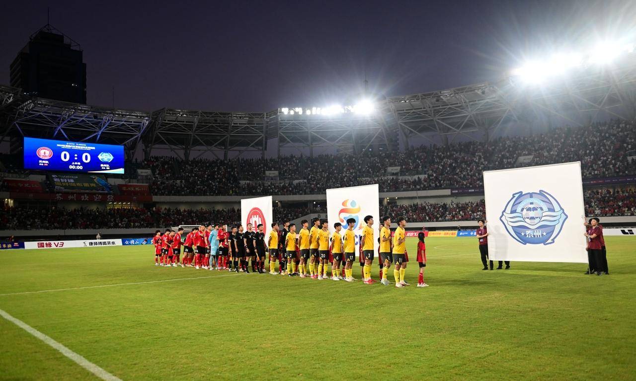 赛地聚焦：中超集结日热度飙升，阿贾克斯豪取连胜，悬念犹存，细节决定成败的简单介绍